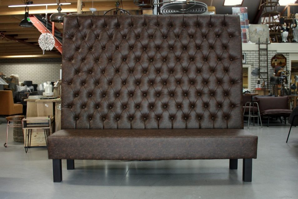 9 eetkamerbank wandbank horecabank keukenbank bruin leer gecapitonneerd chesterfield hal54