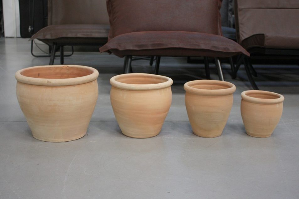 29d set van 4 ronde terracotta bloempotten €29.50 budget hal54