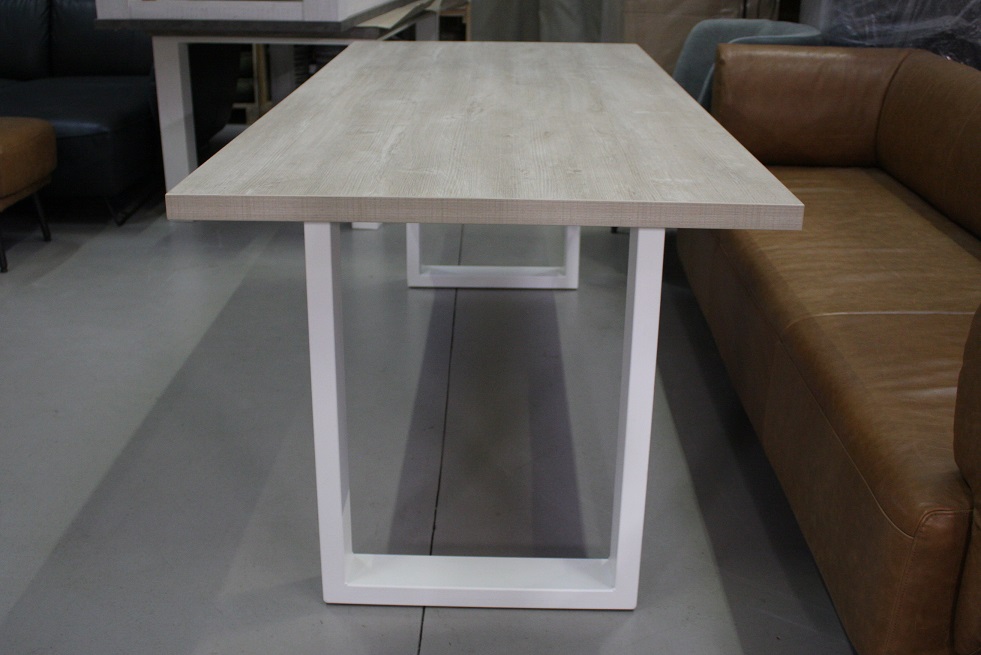 Eettafel wit & licht houtlook – Hal54.nl