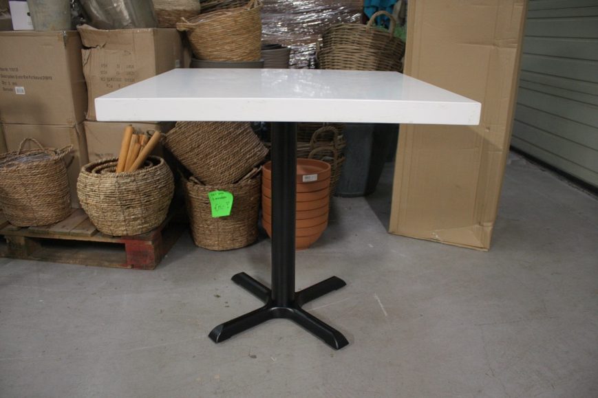 1e eettafel en stoelen wit hout horeca cafe gebruikt vintage vierkant hal54