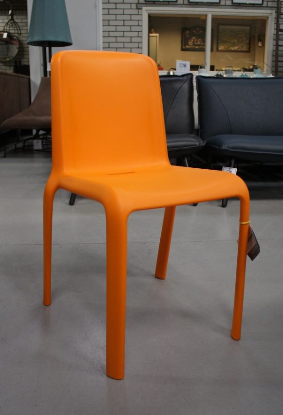 8b kunststof stoelen Snow Pedrali design stapelbaar oranje rood groen hal54