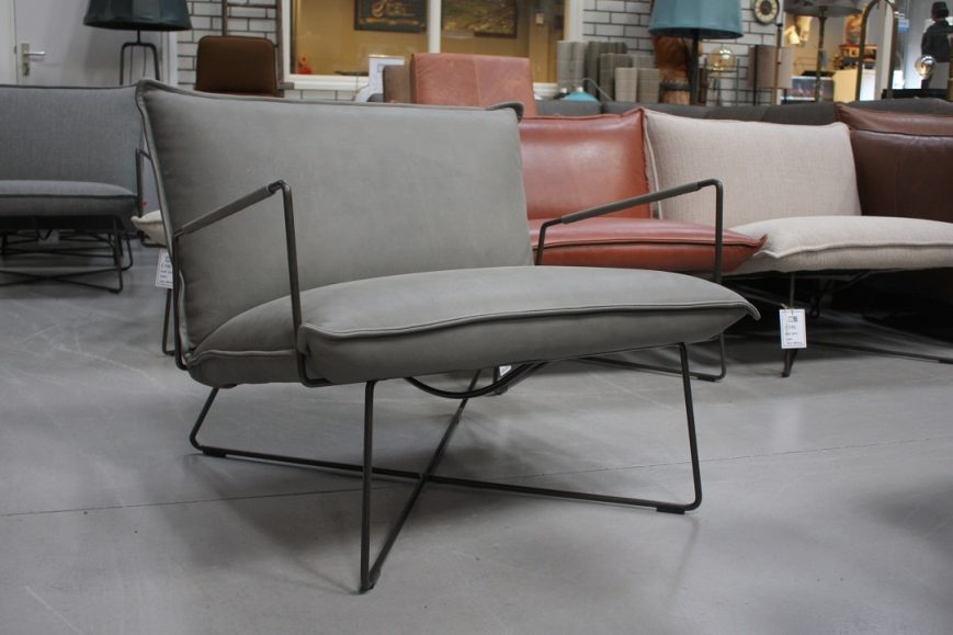 19 fauteuil Earl jess design Sadie olive olijfgroen armleuningen metaal leer industrieel hal54