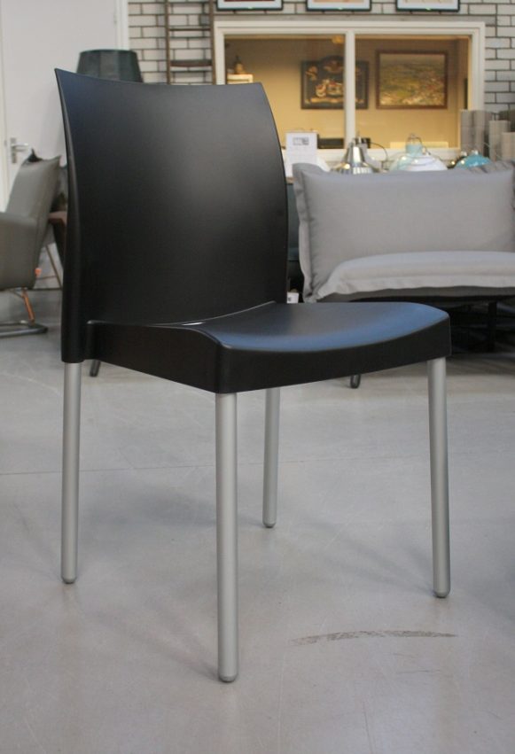 1 kunststof stoel Ice Pedrali design zwart aluminium hal54