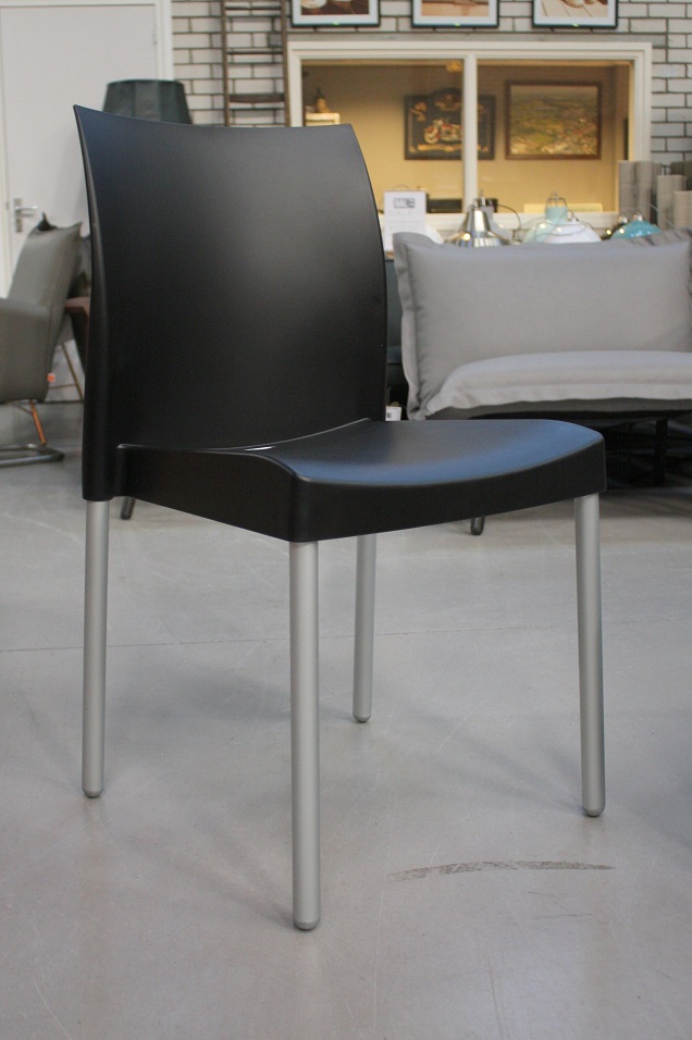 1 kunststof stoel Ice Pedrali design zwart aluminium hal54