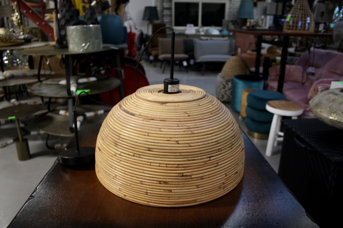 93 ronde hanglamp Pepe Light en living rotan bamboe naturel hal54